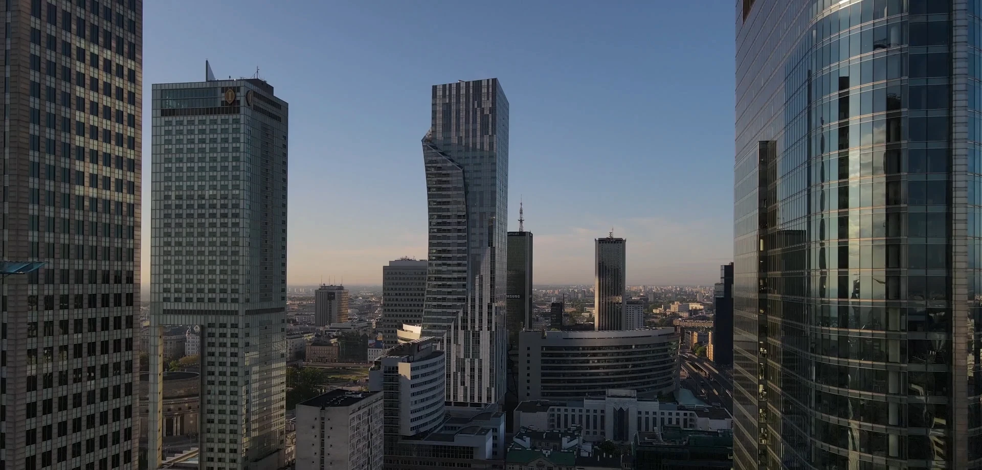 법무법인 백련는 ONE FIRM 체계에서 사건별 TF가 협업하며, 법원·검찰·경찰·국세청·관세청·출입국·대기업·의료기관 등 각 분야 전문가들이 하나된 로펌입니다. 온라인·전화·카톡 상담 예약과  안내를 제공합니다.